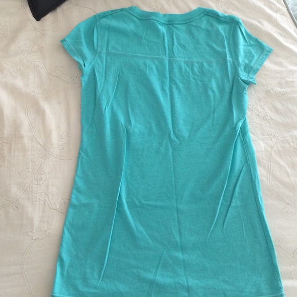 Hollister T - Picture 3 of 3